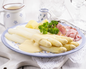 Spargel mit Sauce Hollandaise