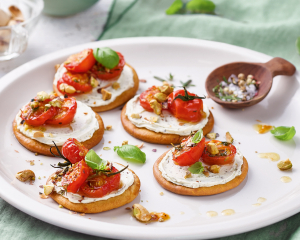 Pizzetten mit Philadelphia Kräuter und Tomaten