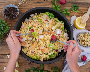 Caesar Nudelsalat mit Huhn