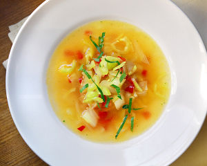 Würzige Krautsuppe mit Pfefferoni