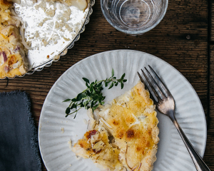 Zwiebel-Birnen-Quiche mit Bergkäse