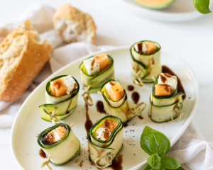 Zucchini-Röllchen mit Melone 