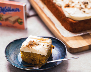 Manner Kürbiskuchen mit Frischkäse Frosting und Neapolitaner Schnitten