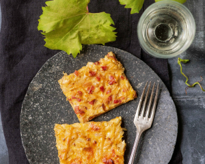 Zweierlei Zwiebelkuchen – halb Speck, halb Käse-Kümmel