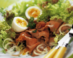 Roastbeefsalat mit Kernöl und Eier