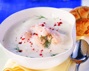 Rieslingschaumsuppe mit feinen Lachsknödeln