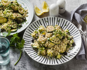 Reissalat mit Zucchini