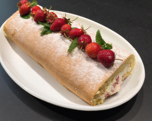 Erdbeer Biskuitroulade