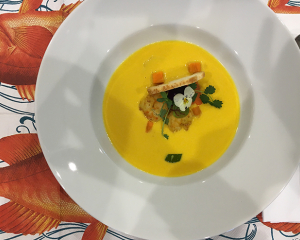 Süßkartoffelsuppe mit Garnelen