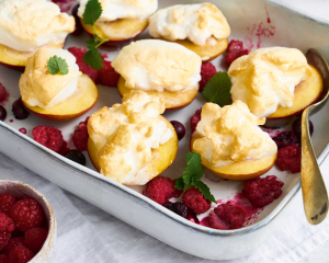 Nektarinen mit Baiserhäubchen & Beeren