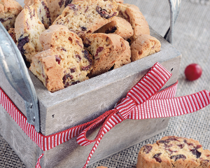 Lebkuchen-Mandelgebäck mit Preiselbeeren 