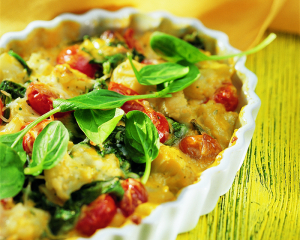 Karfiolauflauf mit Spinat und Tomaten