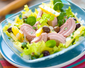 Thunfisch-Erdäpfel-Salat mit Oliven