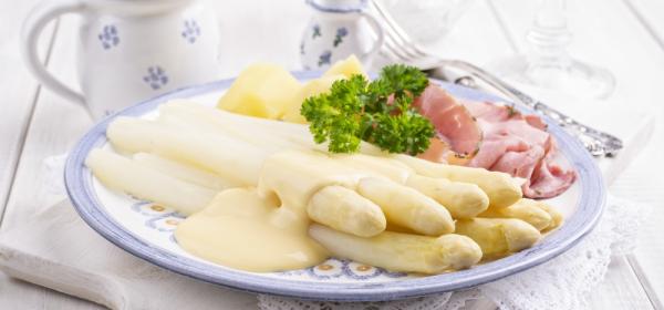 Spargel mit Sauce Hollandaise