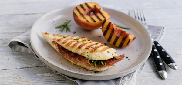 Gegrillte Hühner- Saltimbocca mit Wedges & Pesto