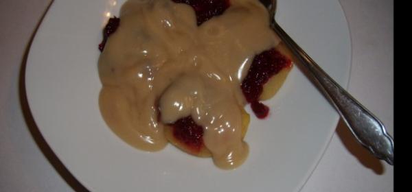 Gedünstete Zimtäpfel mit Vanillesauce