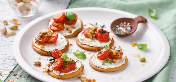 Pizzetten mit Philadelphia Kräuter und Tomaten