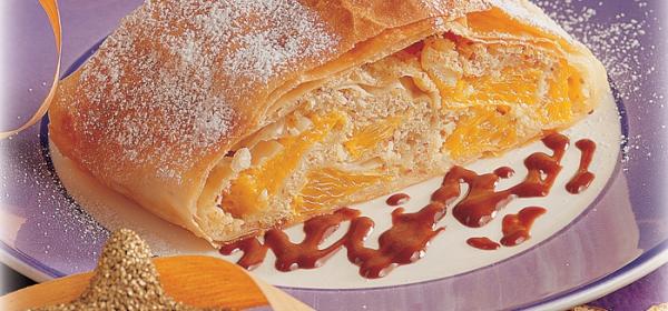 Orangenstrudel mit Schokosauce