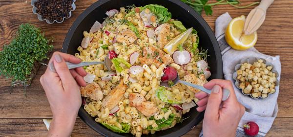 Caesar Nudelsalat mit Huhn