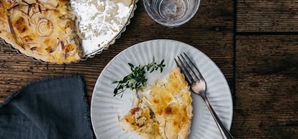 Zwiebel-Birnen-Quiche mit Bergkäse