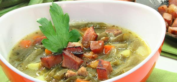 Fisolensuppe mit Speckwürfel