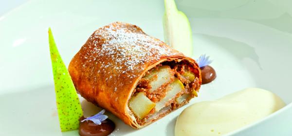 Birnen Strudel mit Traubenschaum