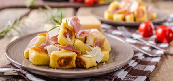 Gebratene Gnocchi mit Prosciutto