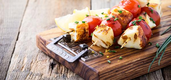 Gegrillte Käse-Tomaten-Spieße