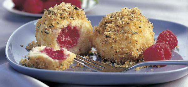 Himbeerknödel mit Kürbiskernöl