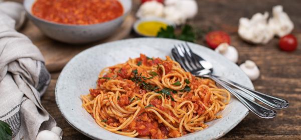 Recheis Vollkornspaghetti mit Karfiol-Bolognese