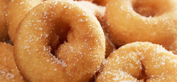 Doughnuts mit Zimtzucker