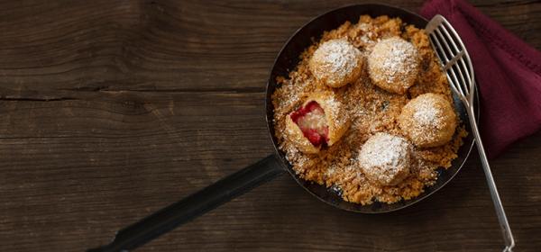 Zwetschkenknödel oder Obstknödel