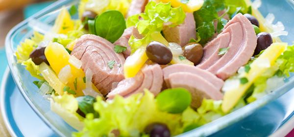 Thunfisch-Erdäpfel-Salat mit Oliven