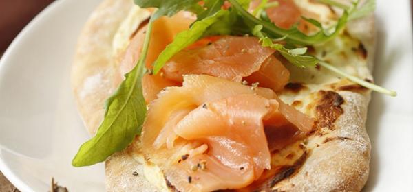 Flammkuchen mit Lachs