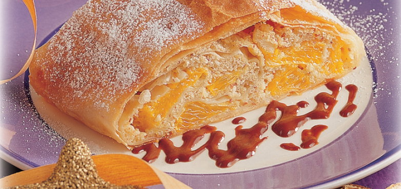 Orangenstrudel mit Schokosauce