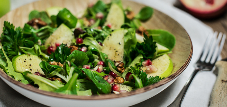 Salat vom Apfel und Granatapfel