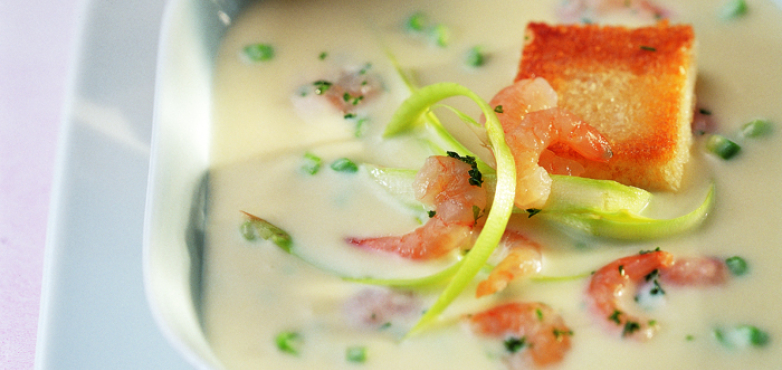 Spargelcremesuppe mit Shrimps