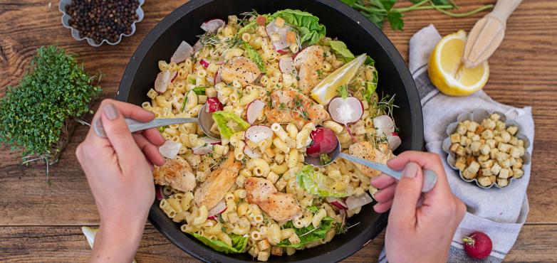 Caesar Nudelsalat mit Huhn