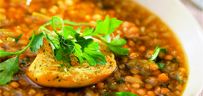 Curry Zwiebelsuppe mit roten Linsen