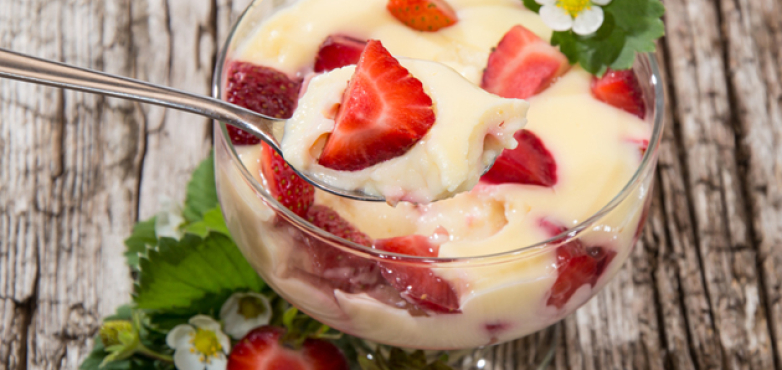 Eierlikörcreme mit Erdbeeren