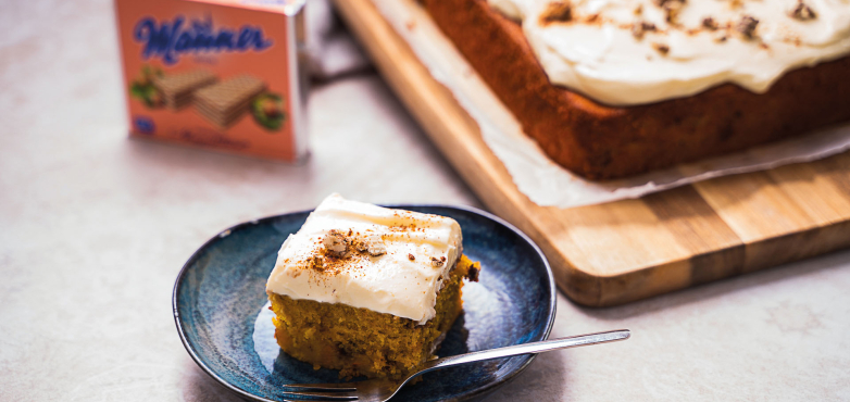 Manner Kürbiskuchen mit Frischkäse Frosting und Neapolitaner Schnitten