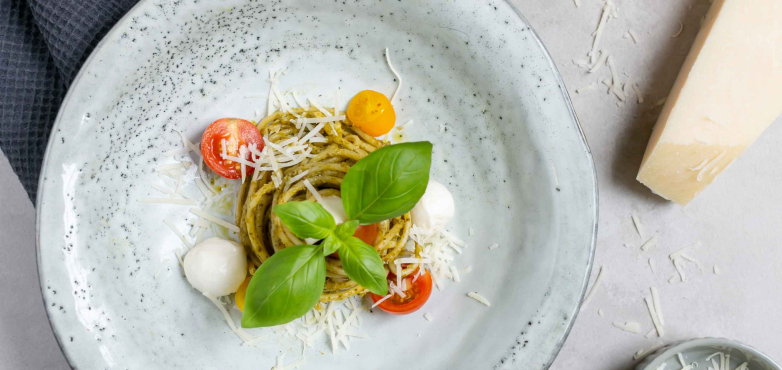 Spaghetti mit Pesto & Tomaten