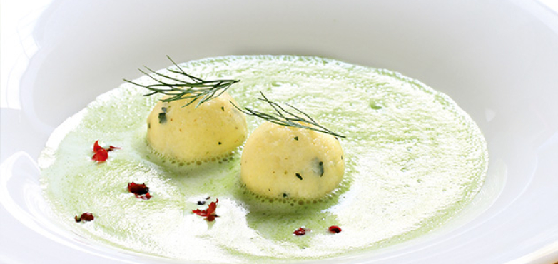 Kräutersuppe mit Dill-Grießknöderl