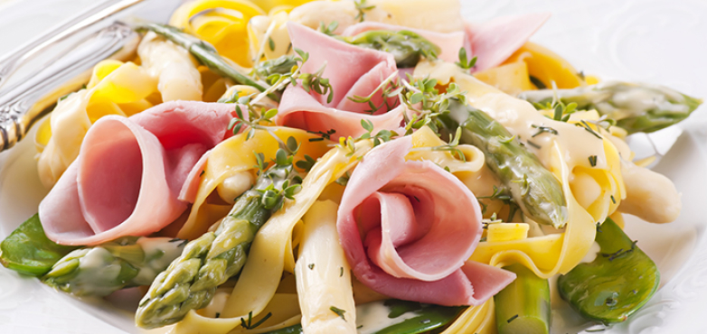 Penne mit Spargel-Schinkensauce