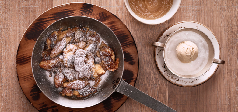 Kaiserschmarrn mit Rumrosinen und Mohneis