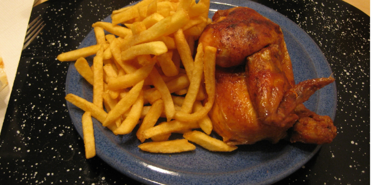 Grillhähnchen mit Pommes