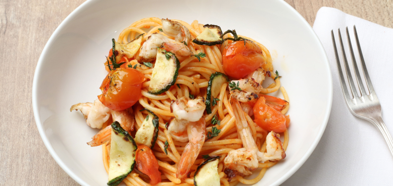 Spaghetti mit Garnelen, Zucchini und Tomaten