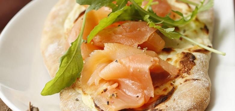 Flammkuchen mit Lachs